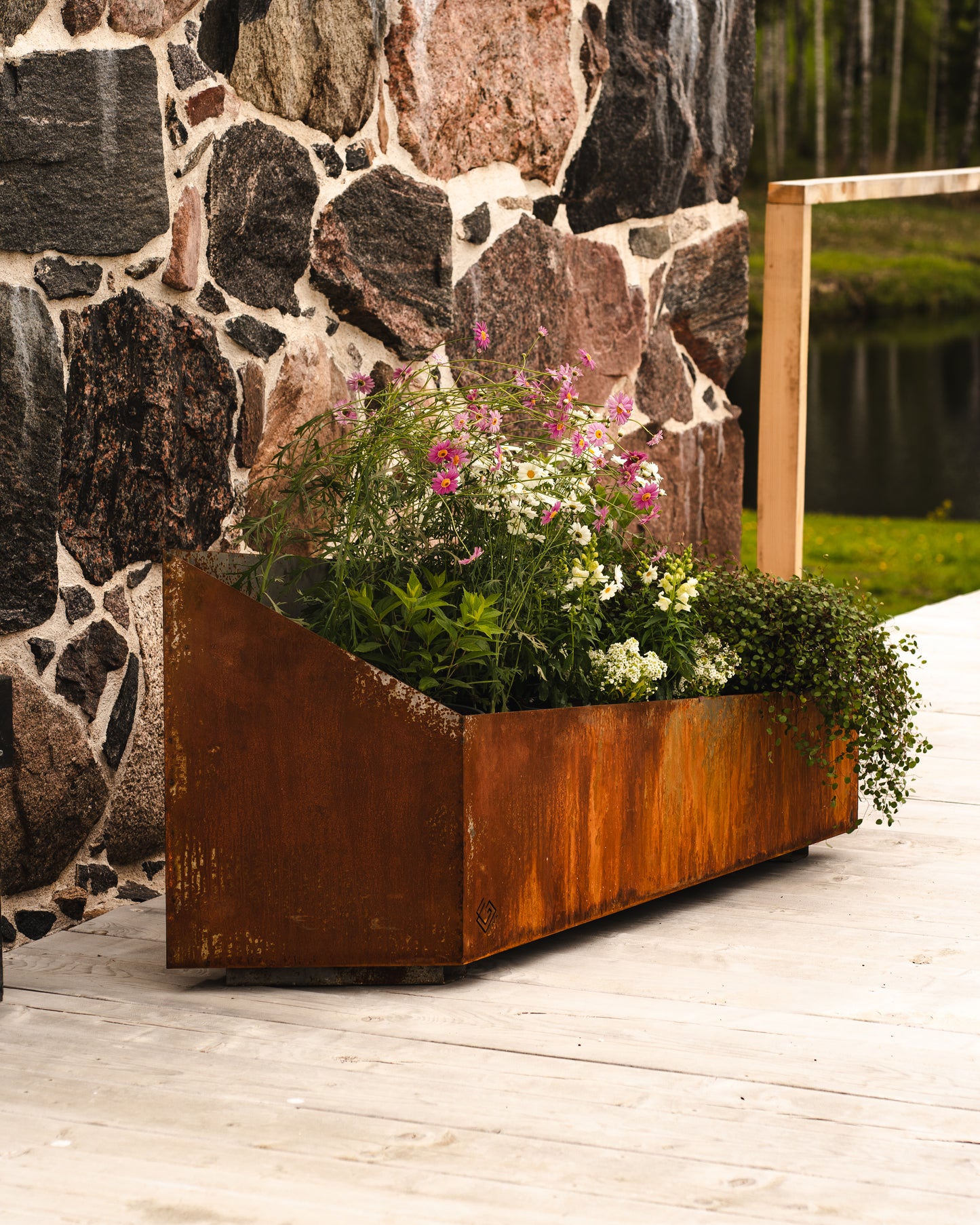 IRREGULAR-SHAPED plant box M