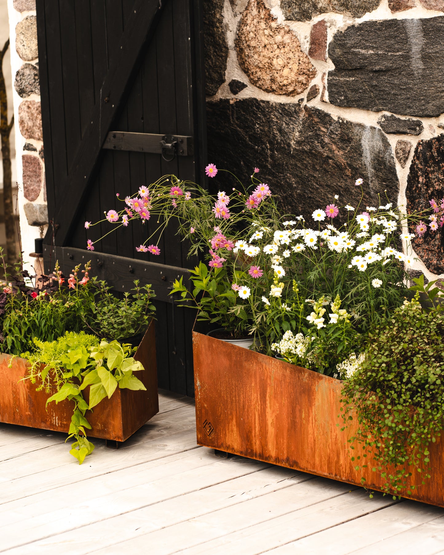 IRREGULAR-SHAPED plant box M